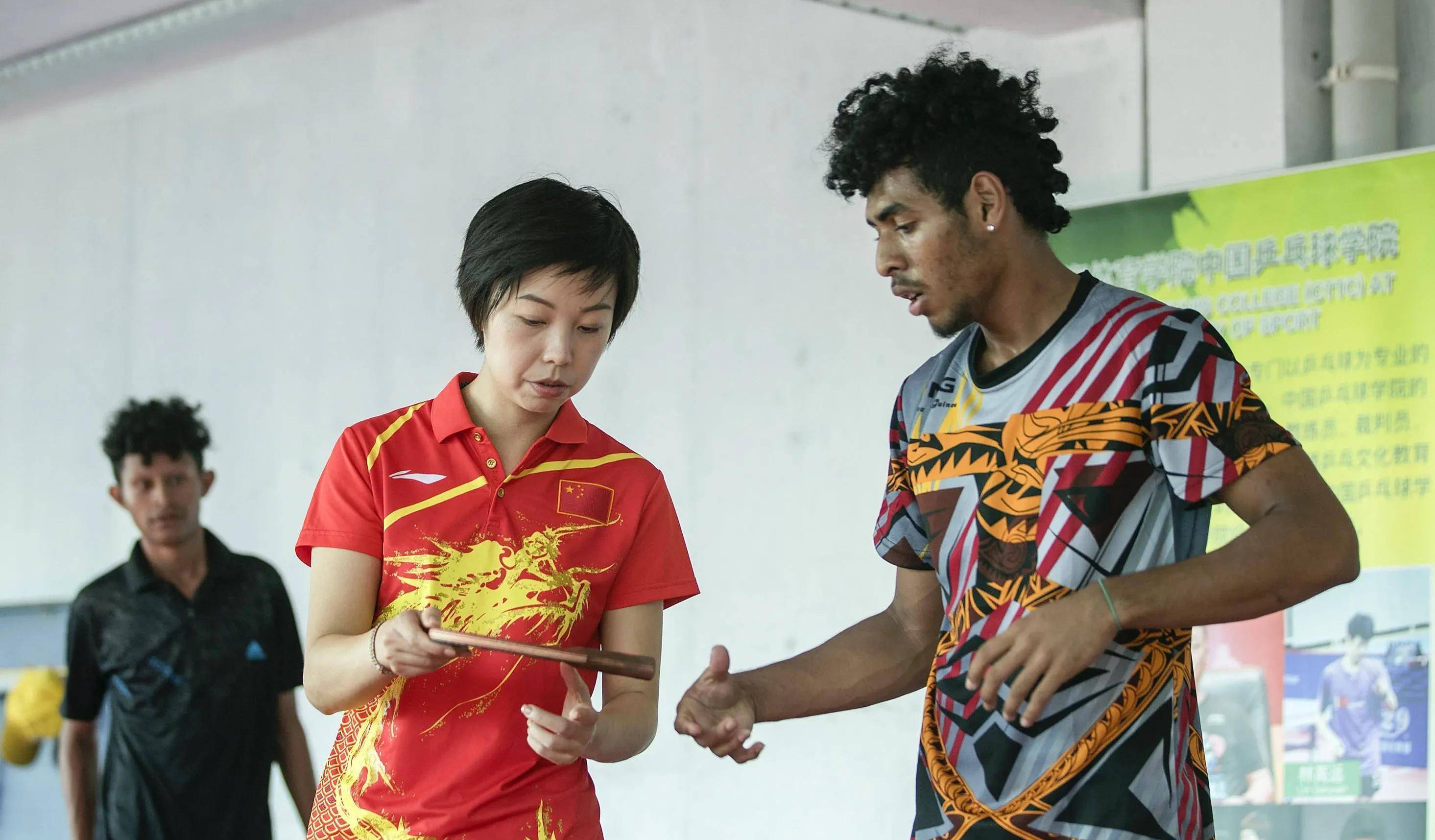 张怡宁这次出山,却并不是执教我们乒乓球队,而是去欧洲担任教练,这也