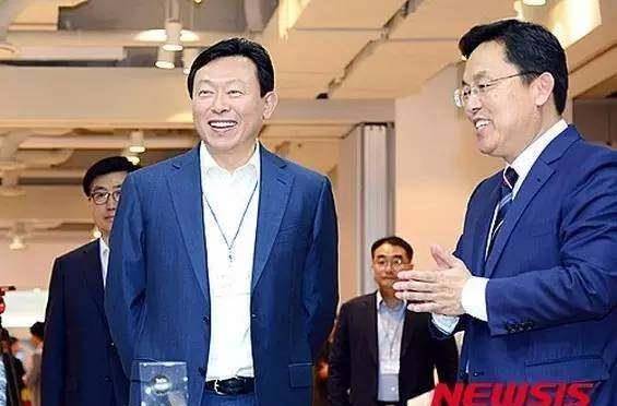 韩国首尔检查机构怀疑乐天集团高层涉嫌非法筹集秘密资金,侵占公款