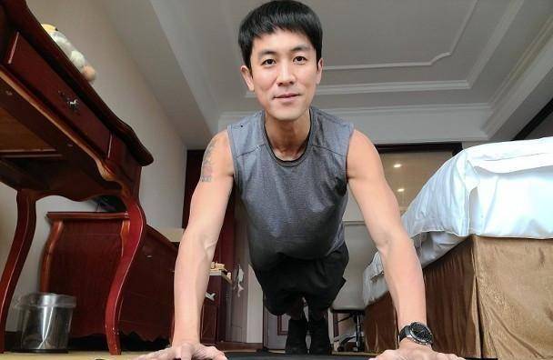 谭俊彦到内地拍剧几个月拿600万片酬_狄龙_一家人_颁奖礼