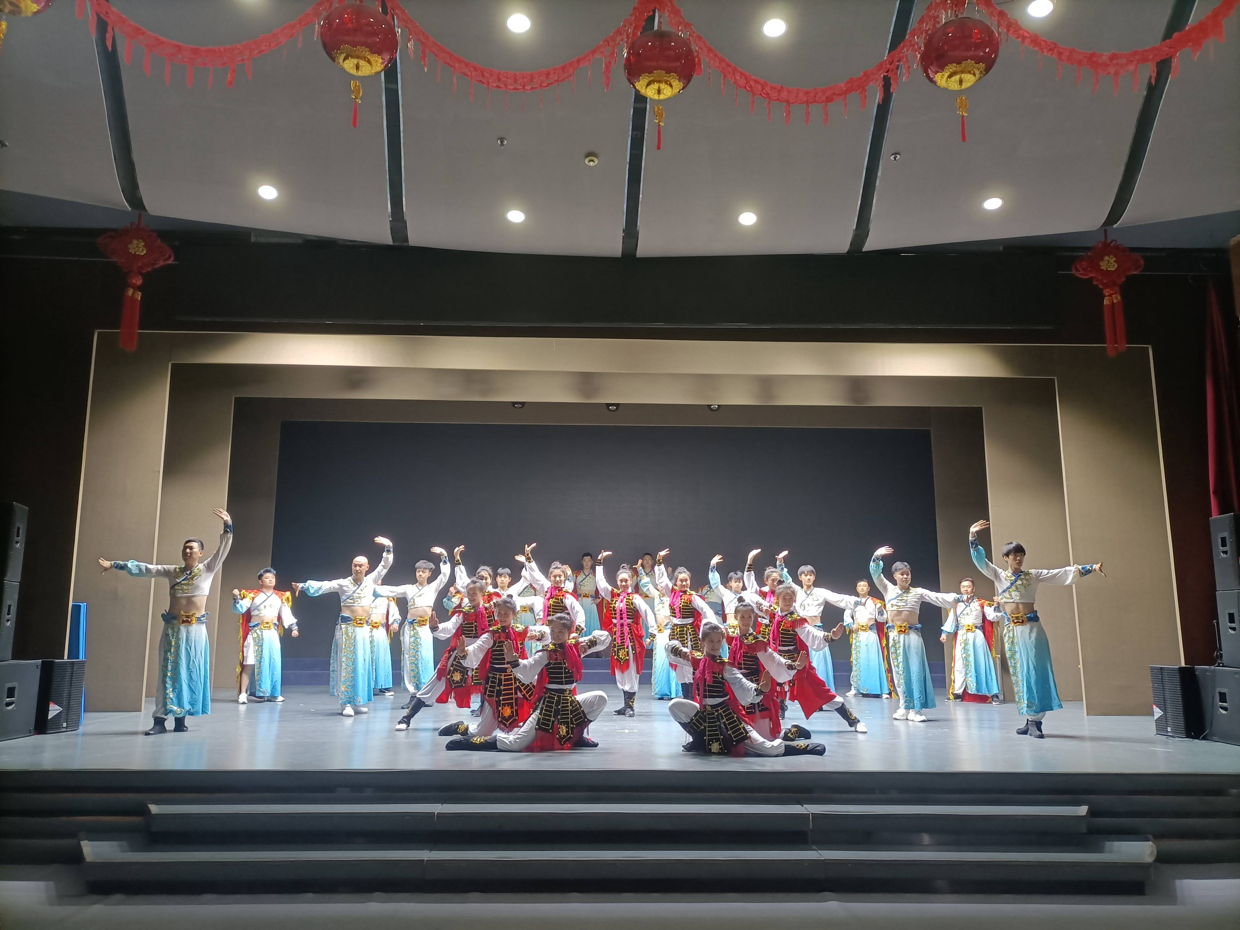 《木兰传奇》依然全员上阵,主持人白燕升赞龙江剧院:这才是对戏曲的