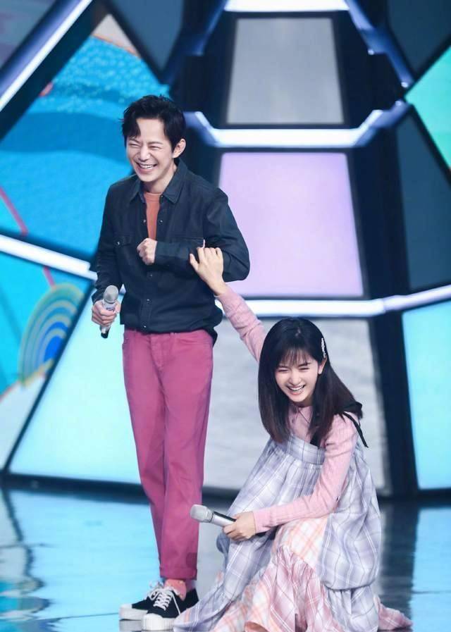 《快乐大本营》停播之后,何炅还在湖南卫视主持《你好星期六》,何炅是