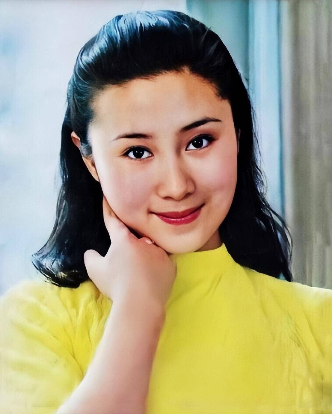 "害羞"丁岚:成名时离开新加坡,落魄时带着"金"回来