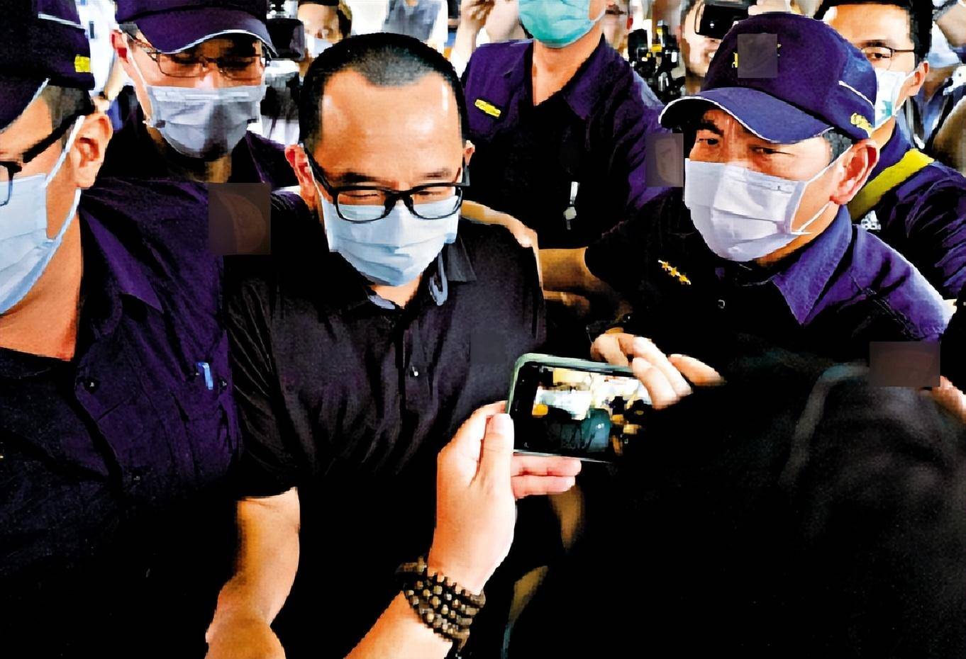 柯文哲瞧不起蔡英文,找上落难的阿扁,对付民进党,柯文哲这招高_陈水扁