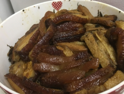 原创            梅菜扣肉的家常做法，油而不腻，超下饭，比饭店的还好吃（梅菜扣肉最好吃的做法）