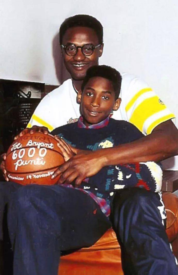 2,科比是"神户牛排"的意思罗斯全名叫做"德里克-罗斯",而他的名字"