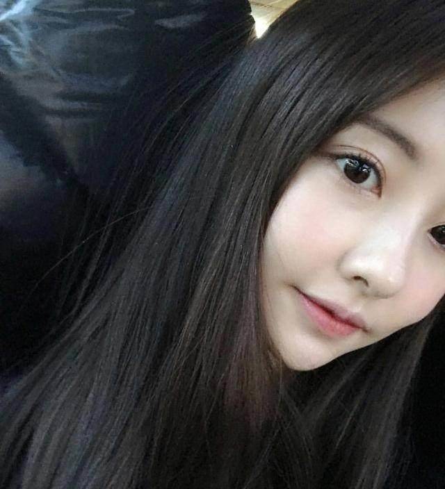 不过,有眼尖的网友发现,玩偶中有好几只布朗熊,这不是王思聪最喜欢的