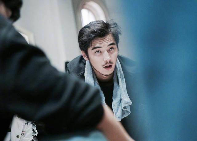 当年的展博真是越来越有男人魅力了,留起胡须帅得有点认不出!