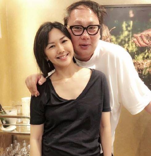 生完二胎的孙燕姿,面色红润,整个人看起来发胖不少了_女神_气质_老公