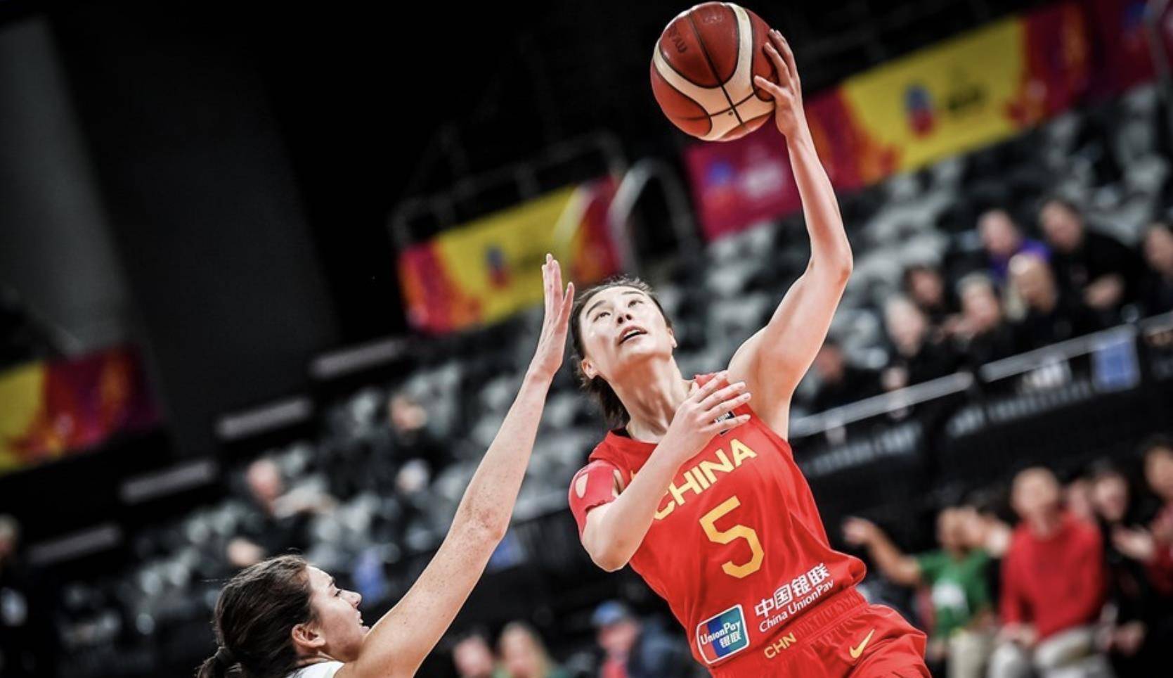 中国女篮信心十足!cctv5作出决定,郑薇用兵如神_唐毓_大腿_罗欣