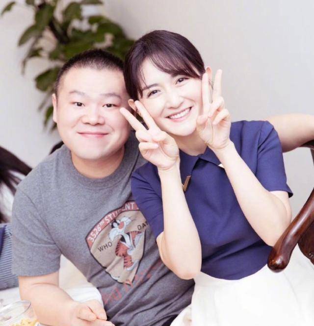 李晨和谢娜合影露出尖下巴,分手之后首次露面,气色红润心情大好