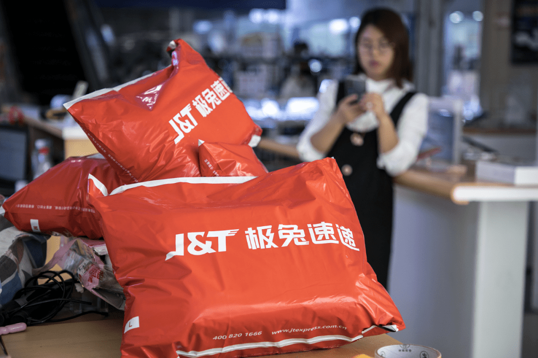 碰上斋月节,长达10天的物流停运,让oppo的产品交付率大打折扣,李杰说