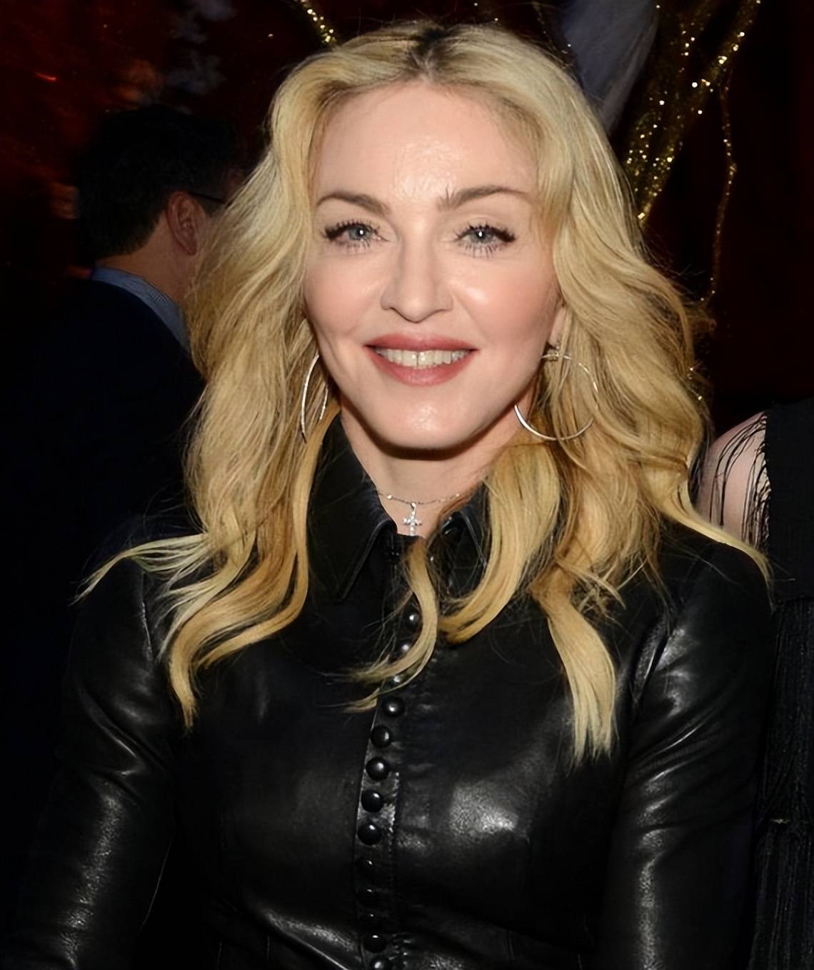 64岁麦当娜重症住进icu,26岁大女儿陪伴左右,病因有3种说法