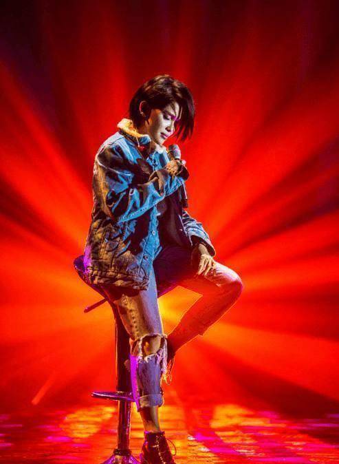 结实姐紧急退赛《歌手》第八期,这太意外,冠军又是华晨宇_汪峰_观众