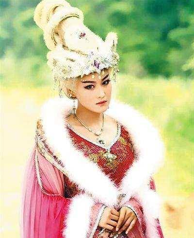 同样是妲己,张馨予造型奇葩,阿娇化身胖狐狸,温碧霞难超越_角色_眼神