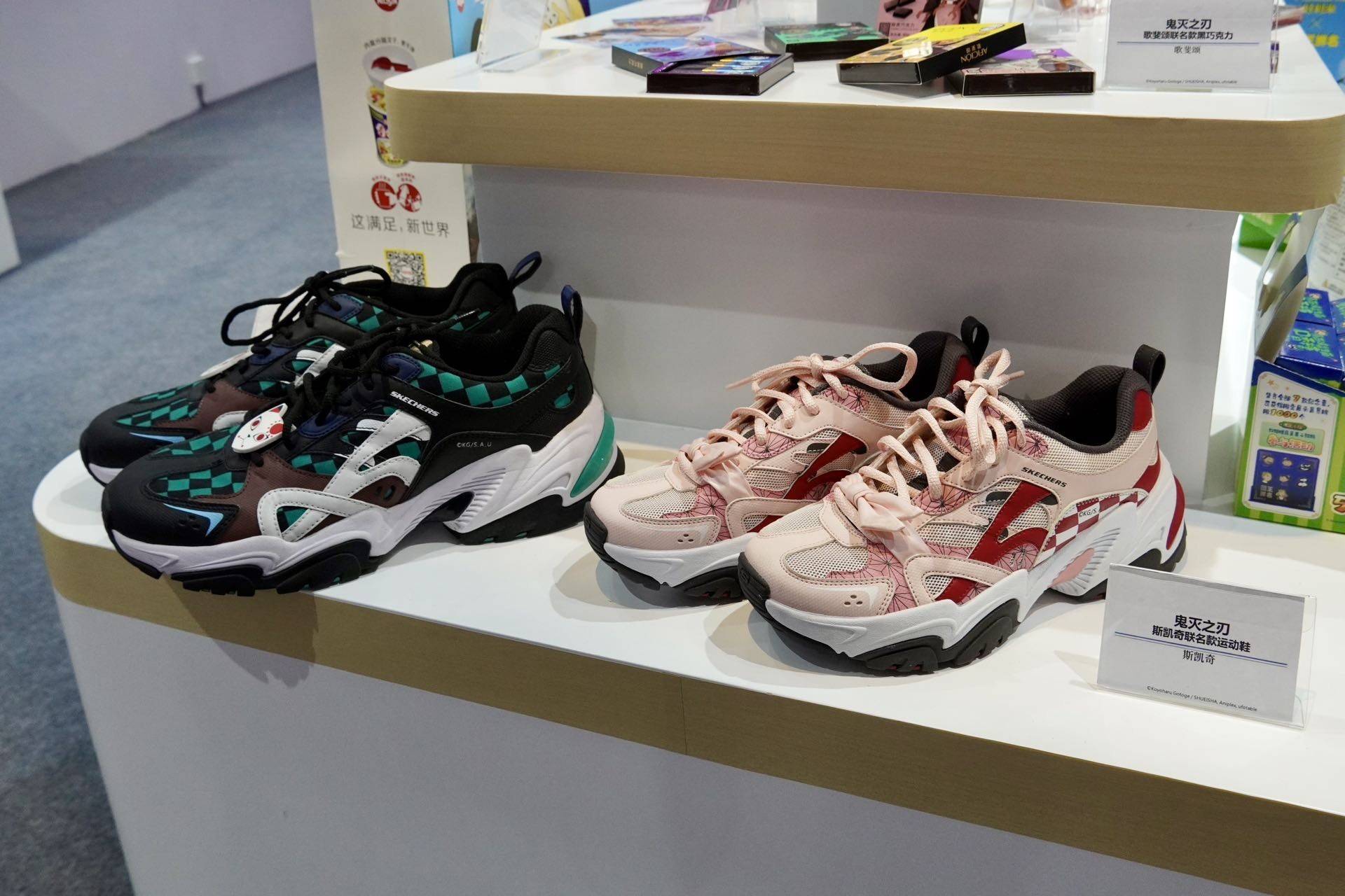 糕点《国王排名》波吉人偶在aniplex展台前在同一展区,scp也展出了