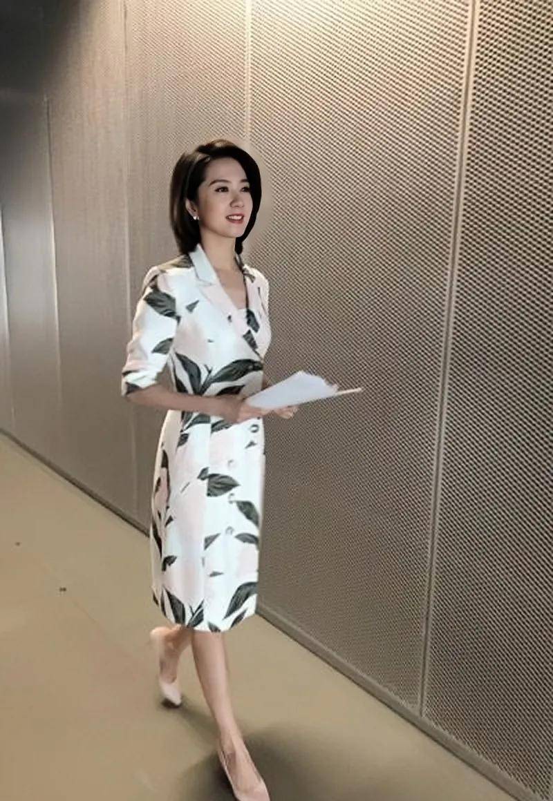 个人觉着电视里应该没有比她更甜美的主持人了.