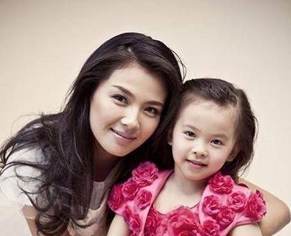 刘涛王珂被传离婚?昨天人家还在晒女儿王紫嫣的英文!_房间_因为_家庭