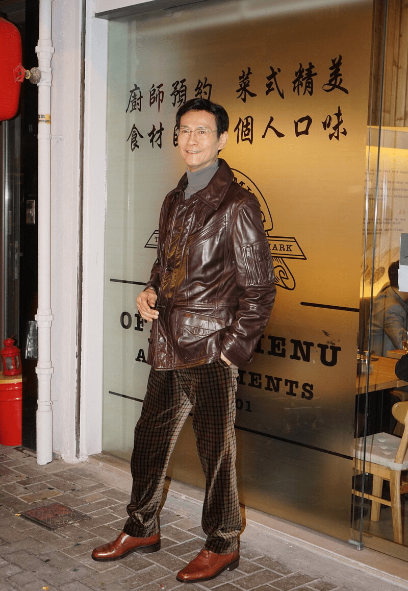 郑少秋74岁状态依旧很好,这才是"叔圈典范",穿搭时尚有型_西装_效果