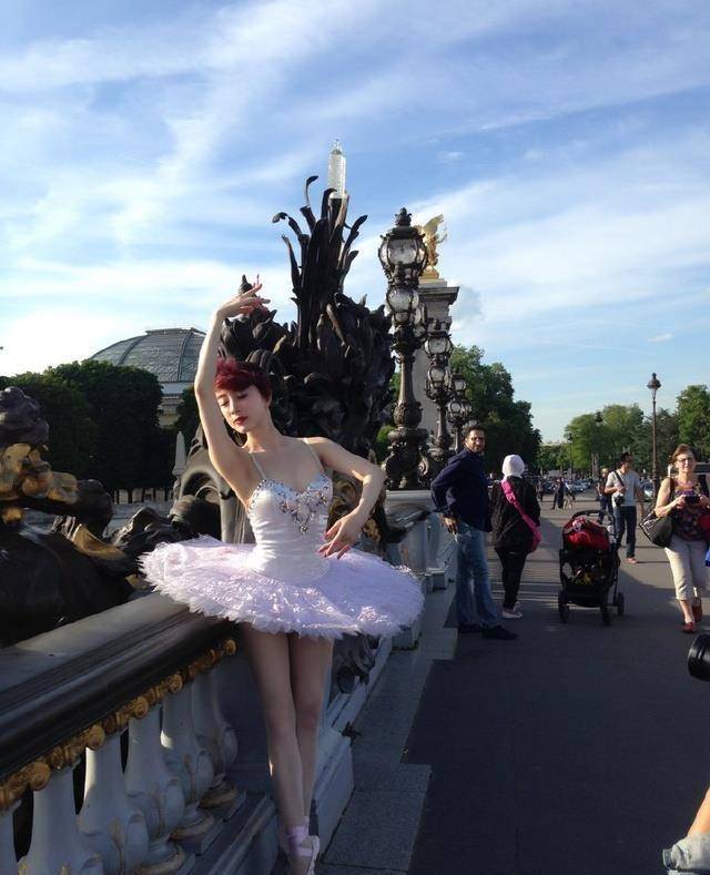 刘诗诗青涩芭蕾舞照走红这些女星的芭蕾舞旧照不输刘诗诗的气质_照片