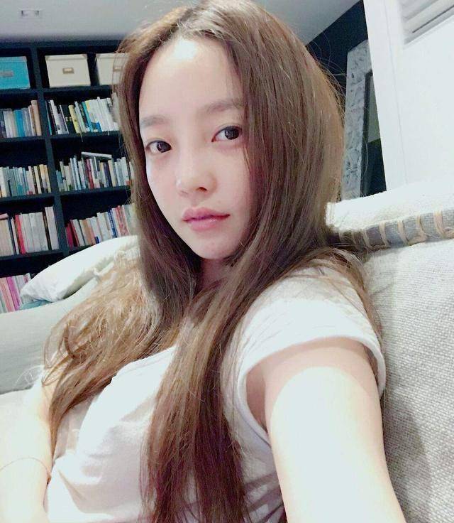 具荷拉:从小由奶奶带大,遭男友施暴威胁,决绝的离开人世_事件_kara