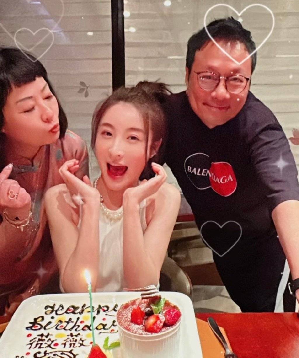 tvb视后林夏薇生日前与好友开船开party,展露修长美腿,超级好看_朋友