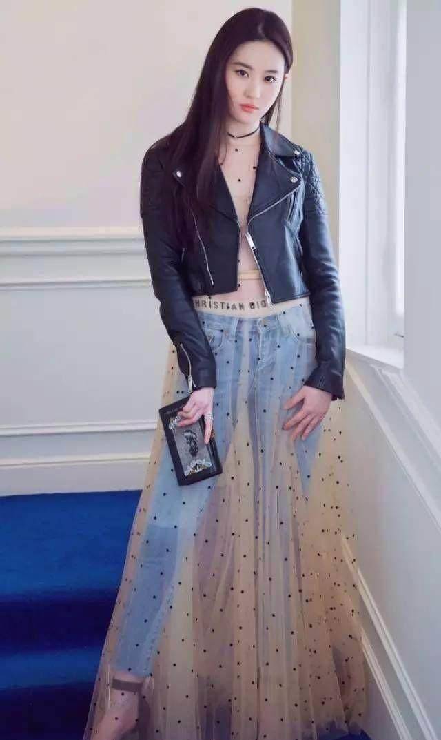 刘亦菲分手了,但身材和衣品仍然好的无可挑剔,网友:依然爱你!