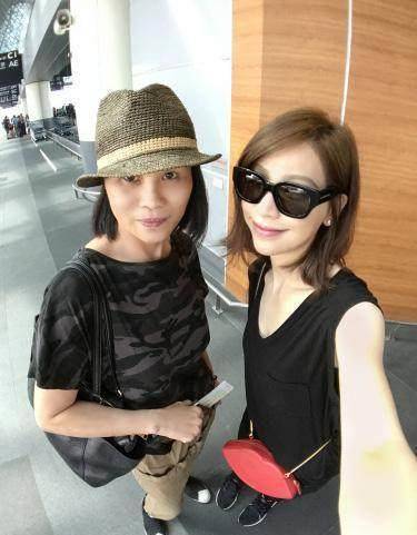 王心凌(右)与母亲感情深厚.隋棠(右)已脱离三角纠葛,结婚生子.