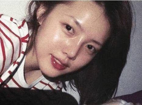 美妆博主真的只能看脸pony全身照曝光粉丝心碎_化妆_照片_视频