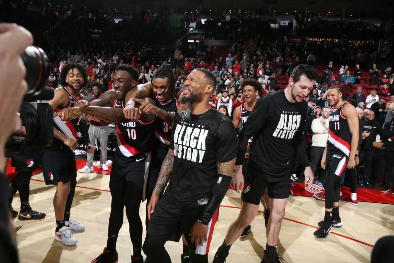 不愿重建的开拓者,不愿和新秀打球的利拉德,他们未来在哪_交易_阵容