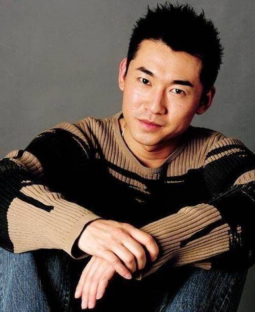 年少时下基层做过苦力,现为双学历优秀演员,每个角色都深入民心_肖聪