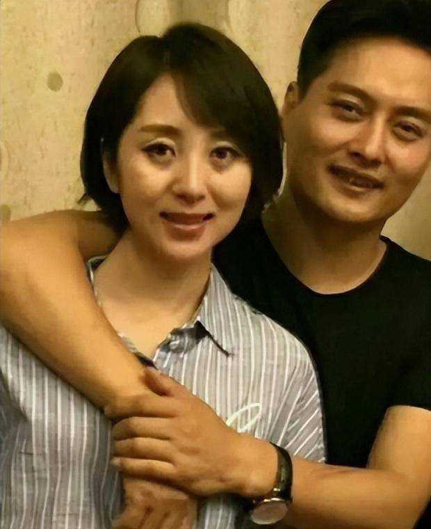 云飞和高月分手6年,一个娶北大才女,一个带着女儿艰难生活_父母_酒吧