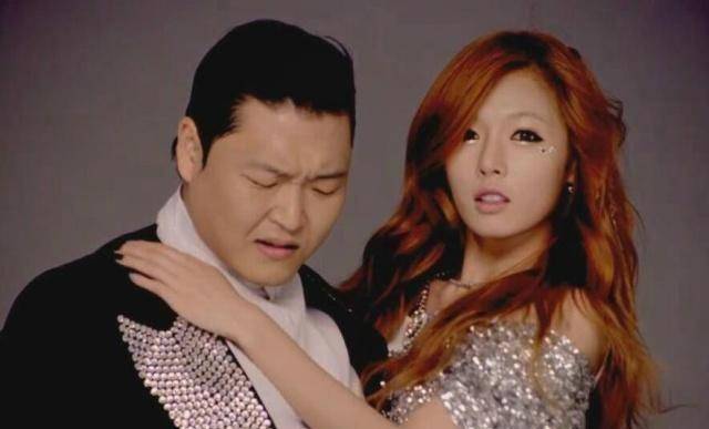 知名女星金泫雅突发意外受伤,曾与鸟叔合作_表演_演出_因为