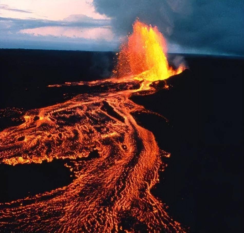 克利夫兰火山的地质特征和喷发历史:来自岩石和地球物理学的证据