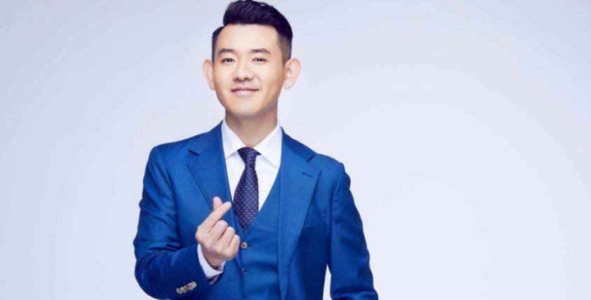 主持人李响微博官宣当爹,妻子不是圈中人,颜值不输一线女星_事业_节目