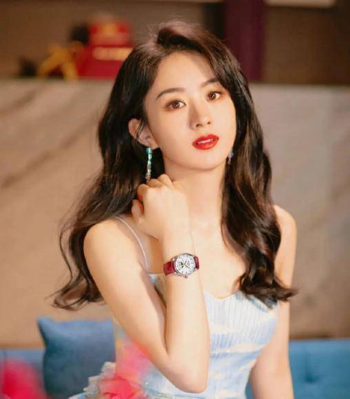 "招黑体质"赵丽颖:参加弟弟婚礼被吐槽,嘲讽土气却得王思聪独宠_刀郎