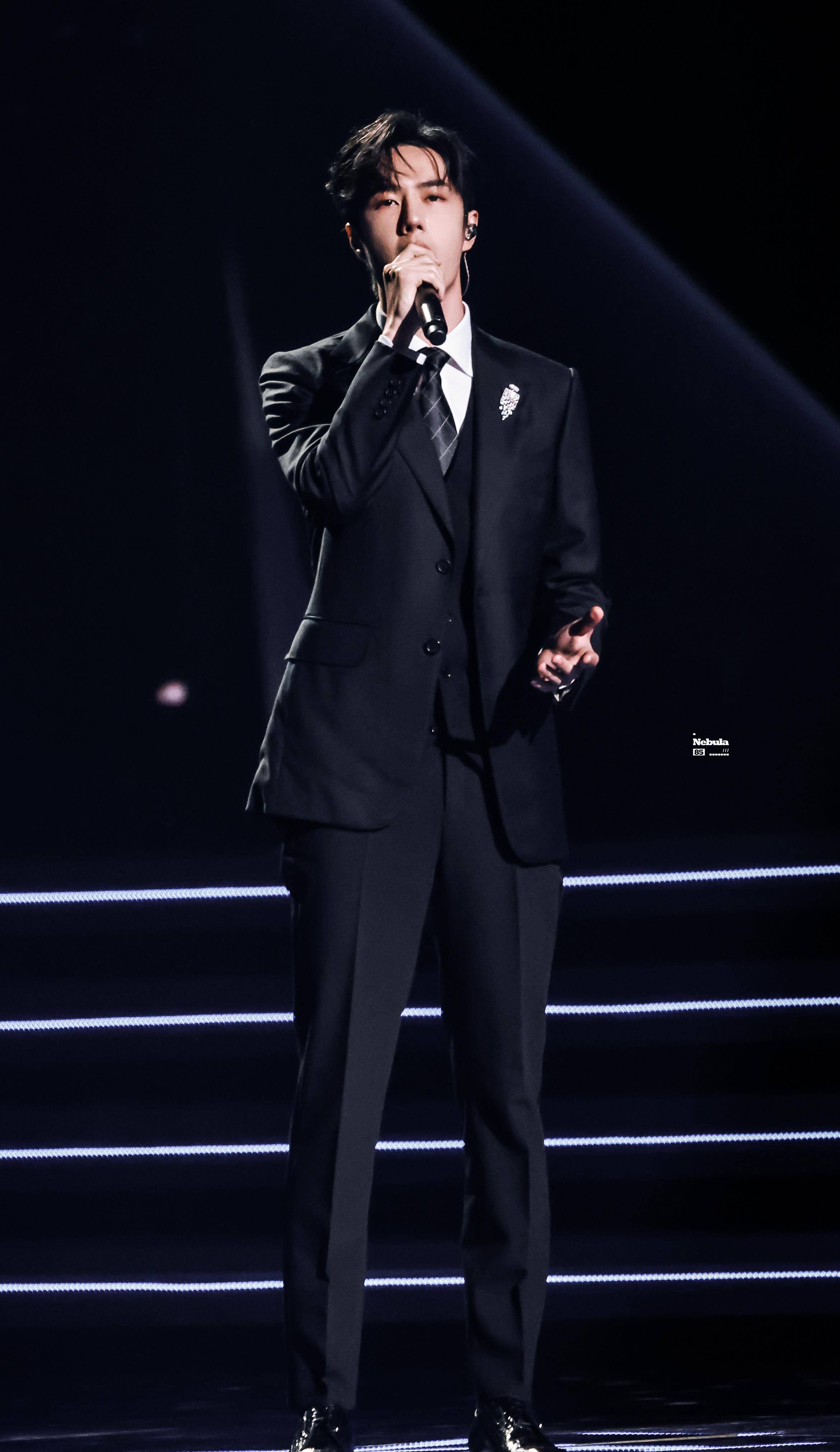 王一博出场镜头# yibo #王一博叶先生重回香港# 开心感恩快乐!