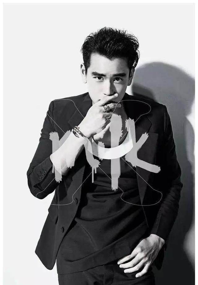 男星为练八块腹肌也是拼了,彭于晏天天健身房,胡歌顿顿吃这个!_身材_