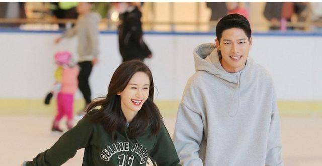 肯定是家境殷实,有较大背景的家庭了.