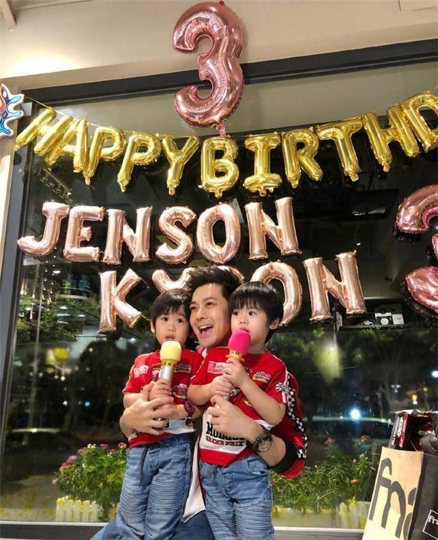 双胞胎过3岁生日kimi和爸比妈咪一起切蛋糕_林志颖_陈若仪_照片