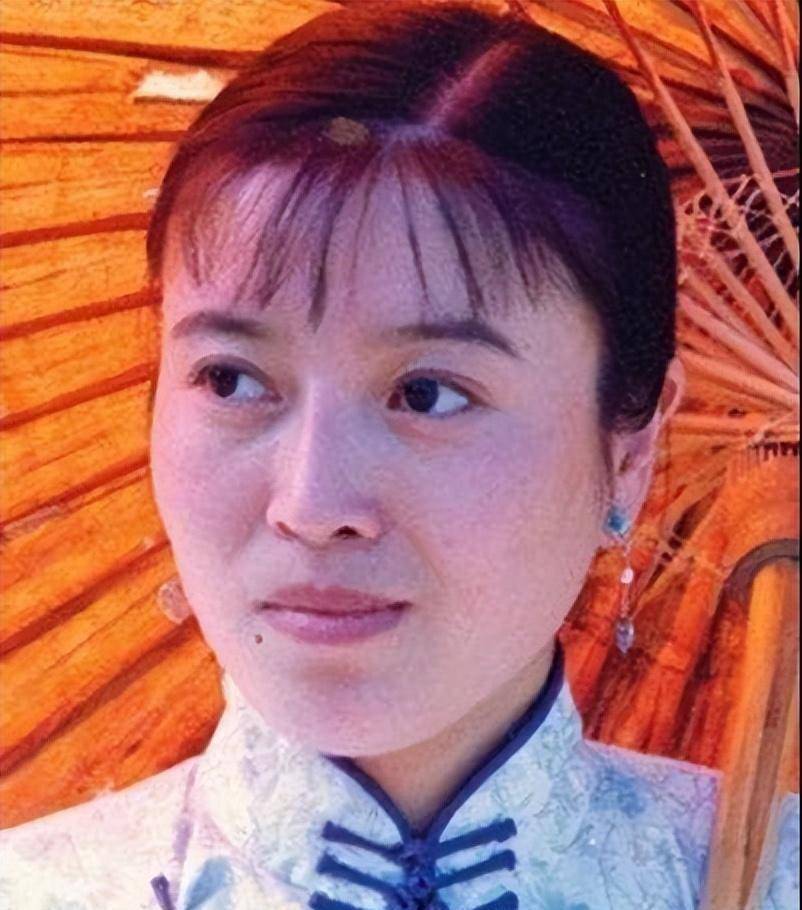 她是当红女星,却自曝家丑:只为告诫迷途的年轻人_丁嘉丽_胡广川_男人