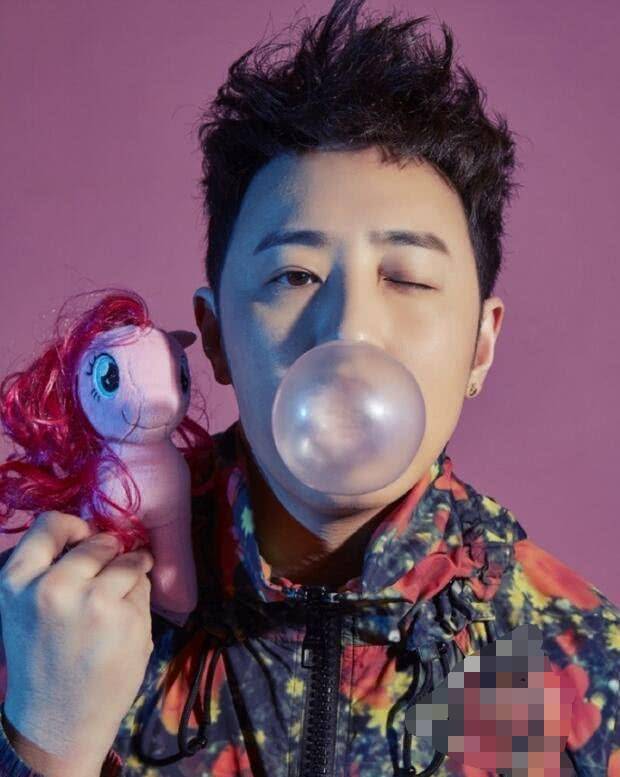 潘玮柏2019年首次双封面,五套造型酷帅有型,你被帅到了吗?