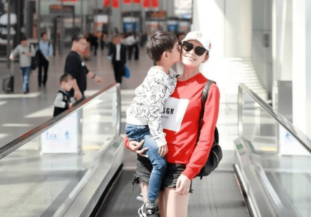 王子文儿子生父是谁?被曝是圈内大佬,姜文见了也得叫爷?