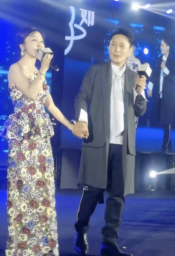 张信哲商演惹争议!