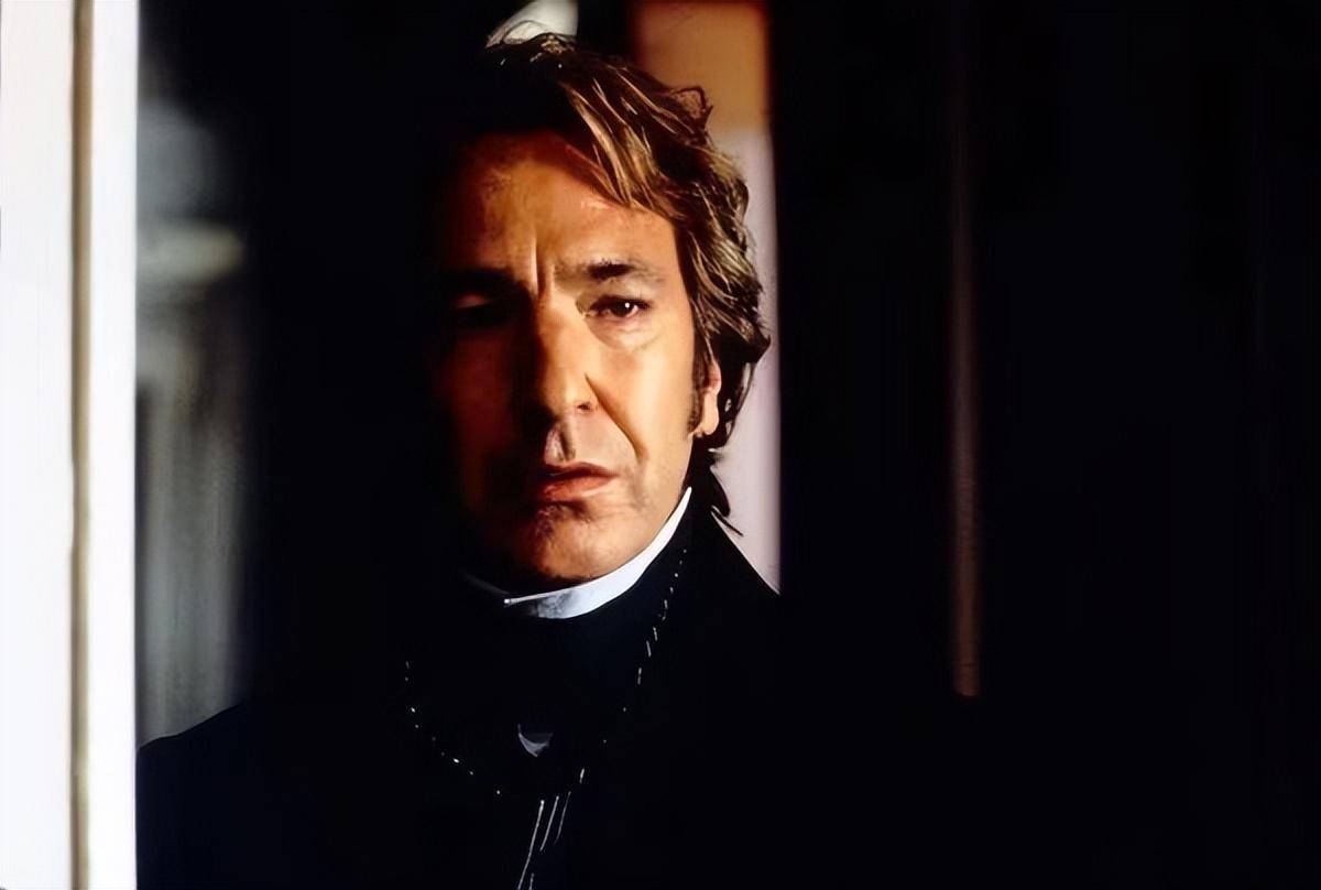 《理智与情感》对角色关系和道德的思考,给观众带来了什么启示?