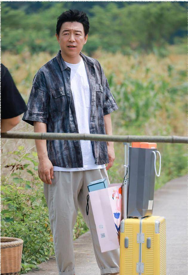 知名专家学者,文学家止庵,导演史航前来做客;还为黄磊和张艺兴邀请了