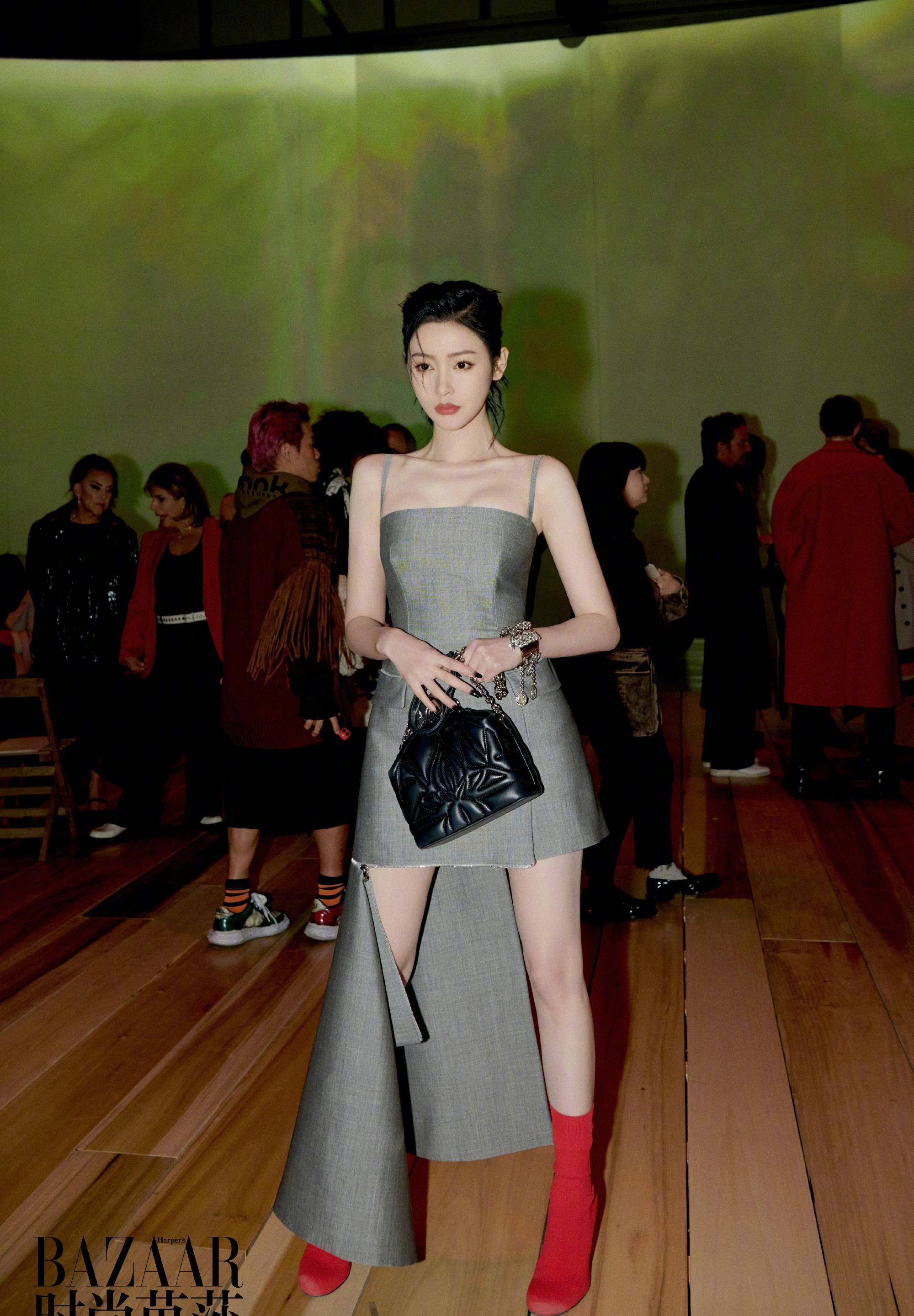 巴黎时装周红黑榜:关晓彤下半身不见了,黄圣依不瘦了,刘雯时尚太大了