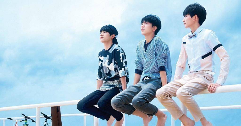 2014年的这一天(12月15日),tfboys获得中国内地最受欢迎歌手奖和音乐