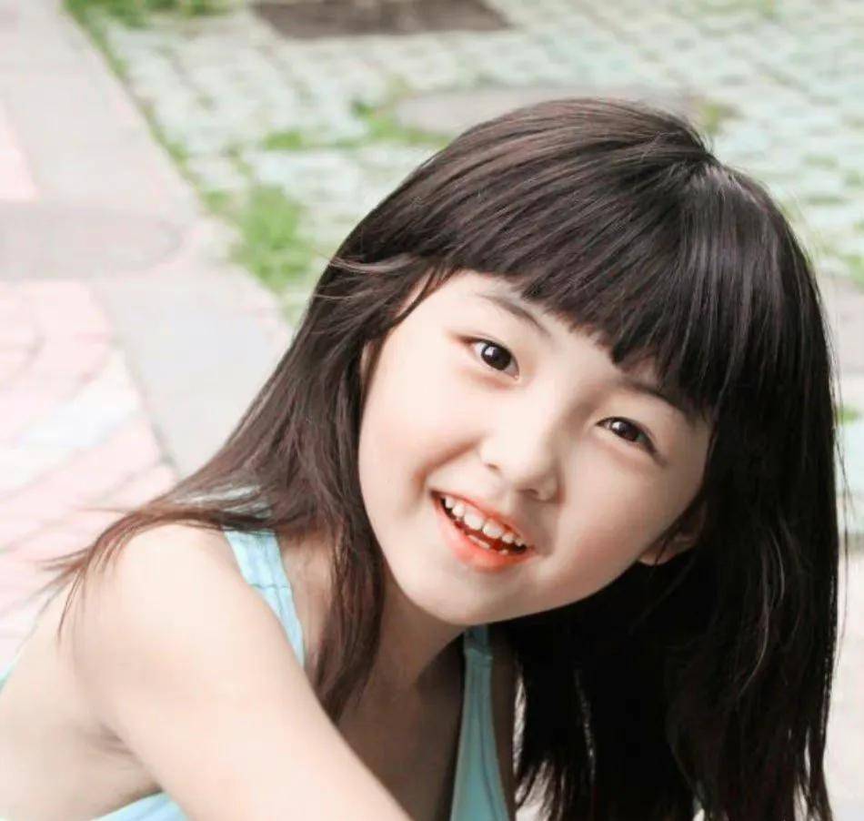 张子枫童星出道,是我们的国民妹妹.一路走来我们是看着她长大的.