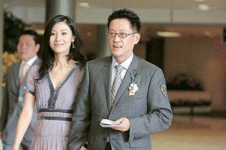 许晋亨分手何超琼娶李嘉欣,许父操碎心,400亿财产一毛不给儿子_许世勋