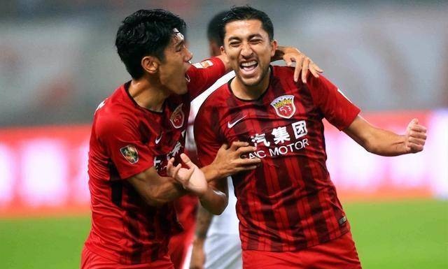 所以,上港就想着给小保利尼奥找新东家,以便能确保他的主力位置.